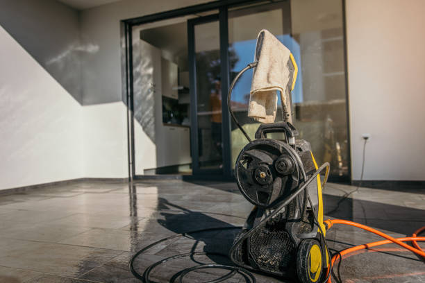 Best Driveway Pressure Washing  in Hiawatha, KS